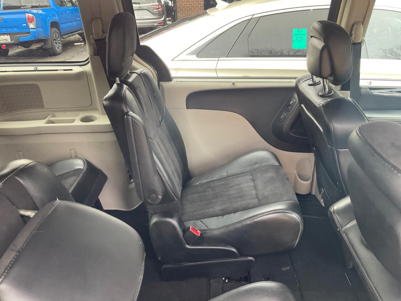 Chrysler Town & Country 4dr Wgn Touring-L 30th Anniversary 2014