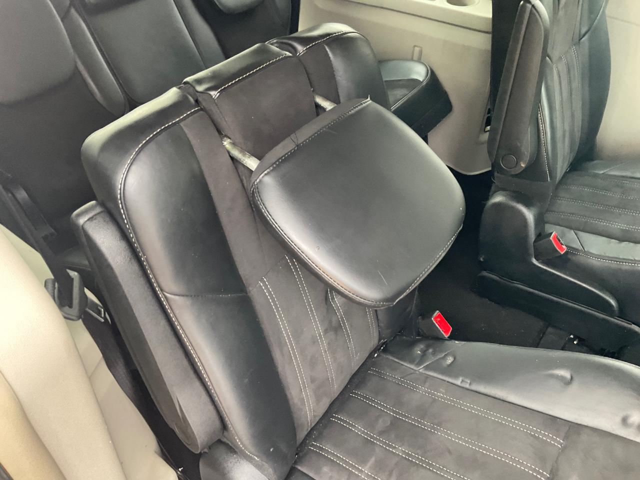 Chrysler Town & Country 4dr Wgn Touring-L 30th Anniversary 2014