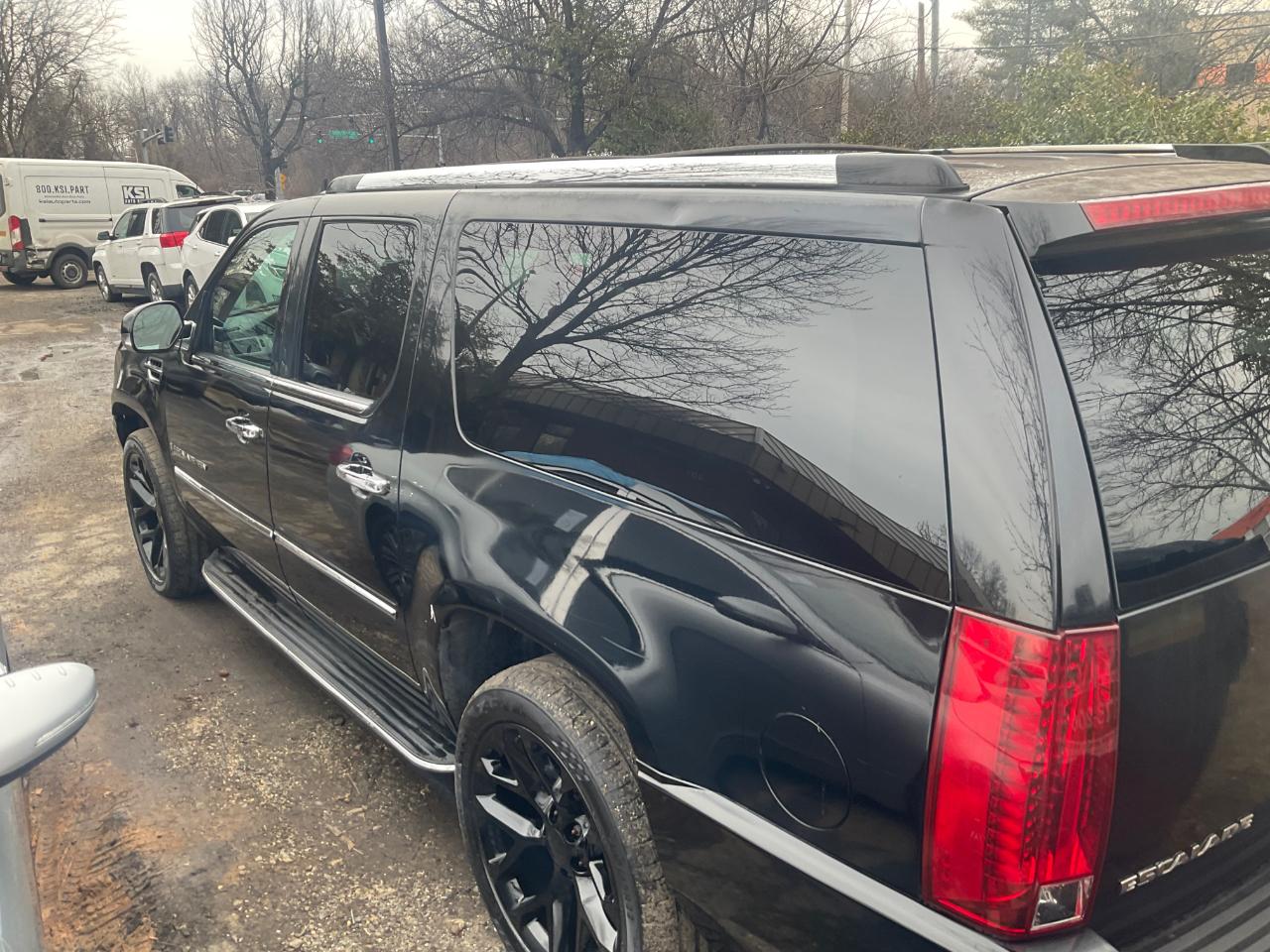 Cadillac Escalade ESV AWD 4dr 2007