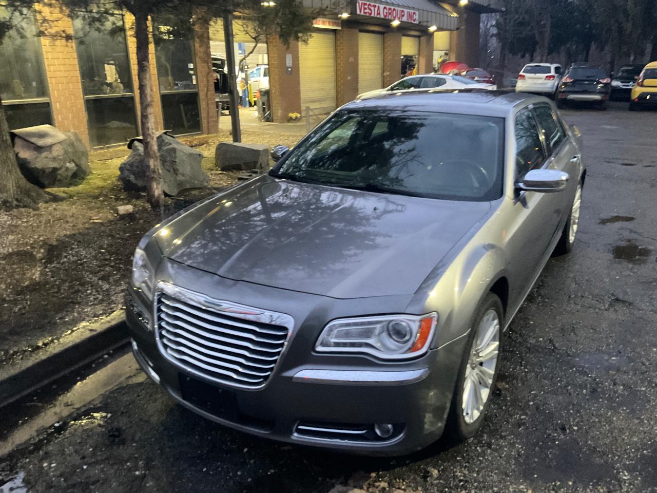 Chrysler 300 4dr Sdn 300C RWD 2011