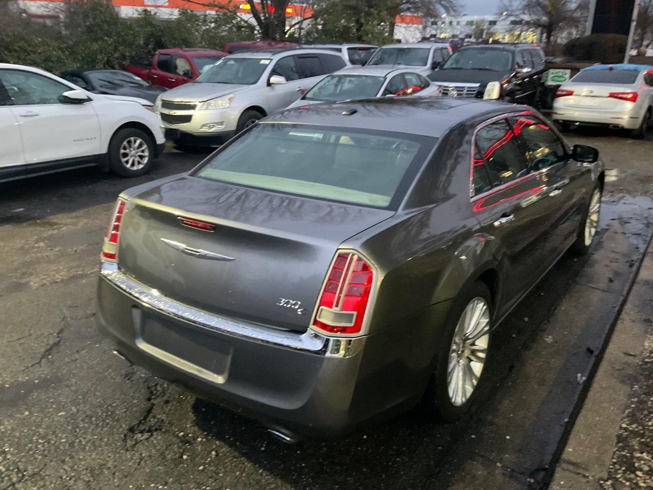 Chrysler 300 4dr Sdn 300C RWD 2011