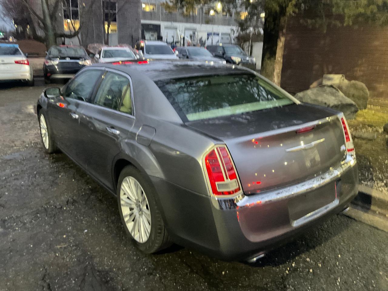 Chrysler 300 4dr Sdn 300C RWD 2011