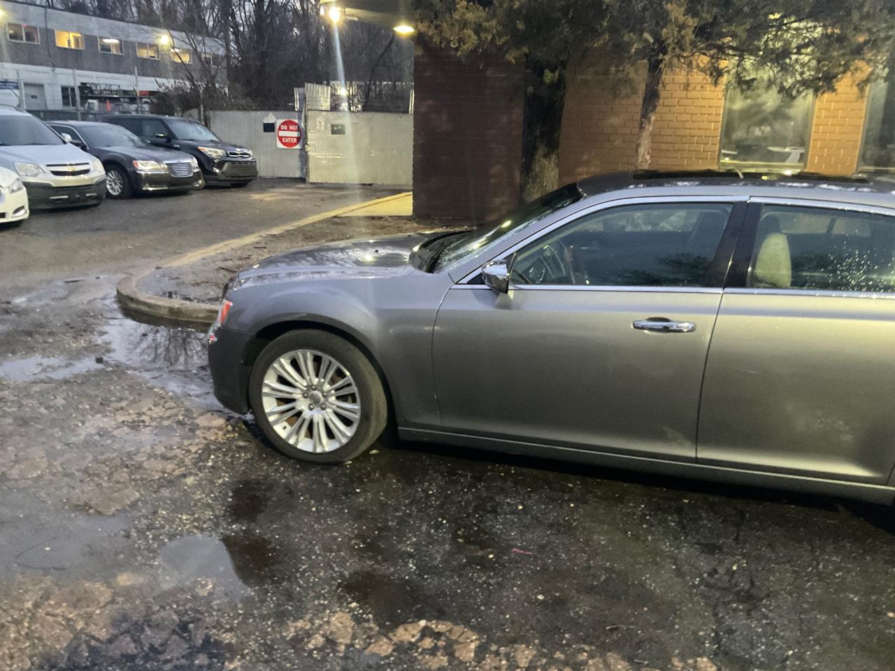 Chrysler 300 4dr Sdn 300C RWD 2011