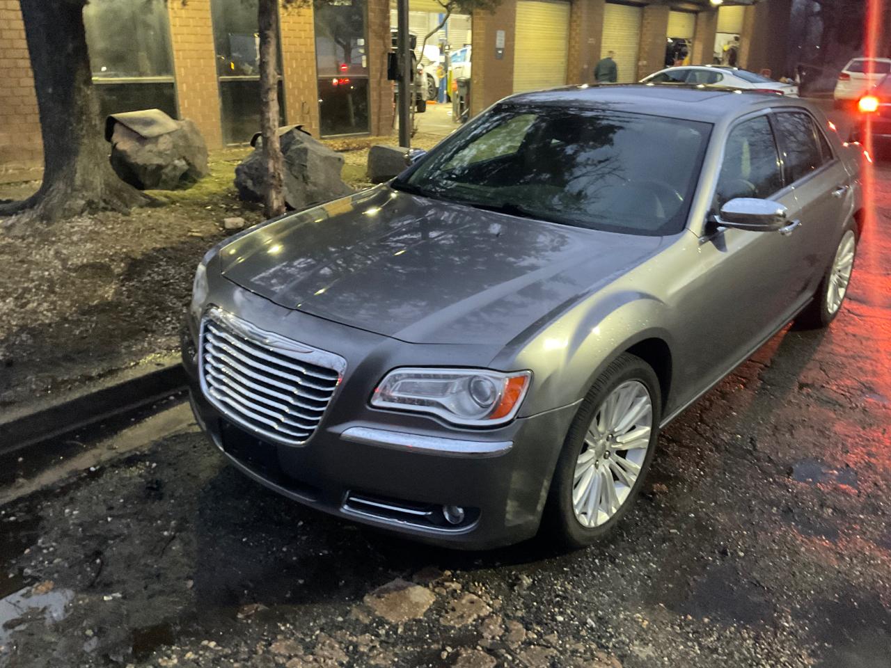 Chrysler 300 4dr Sdn 300C RWD 2011