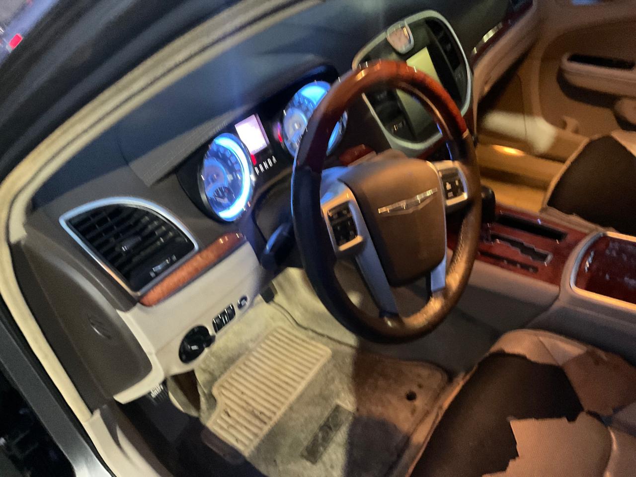 Chrysler 300 4dr Sdn 300C RWD 2011