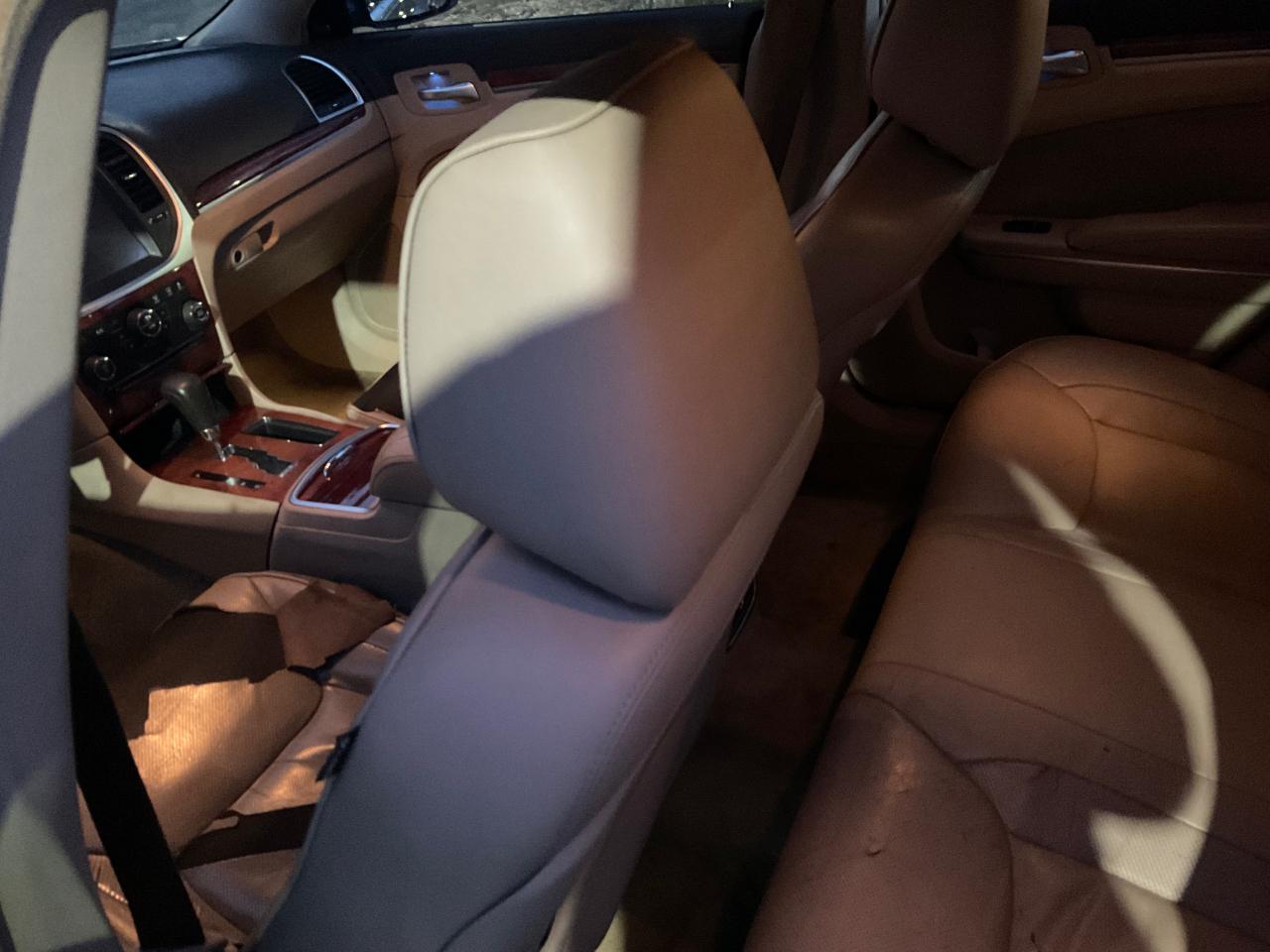 Chrysler 300 4dr Sdn 300C RWD 2011