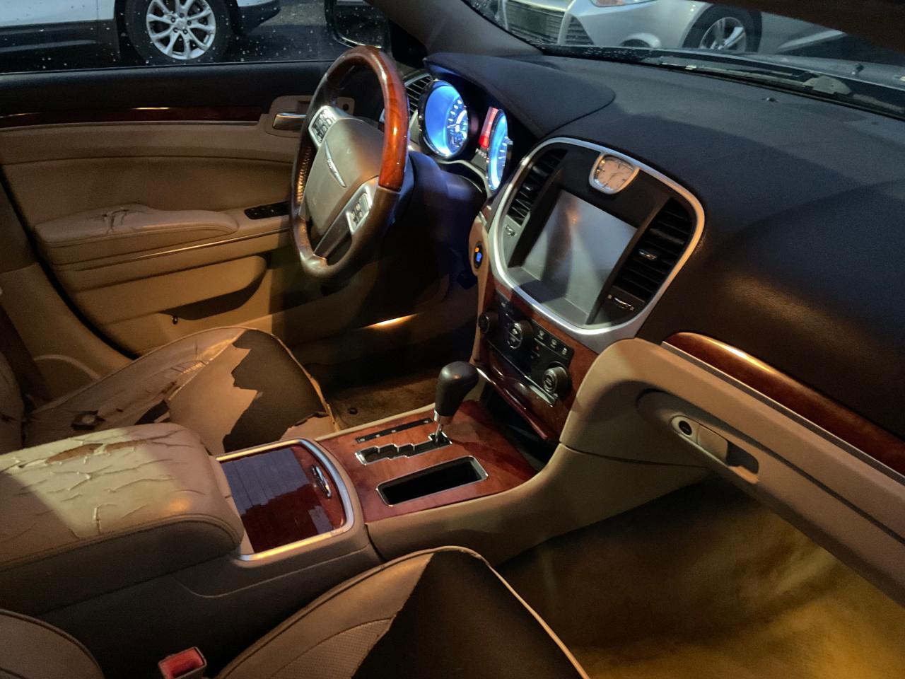 Chrysler 300 4dr Sdn 300C RWD 2011