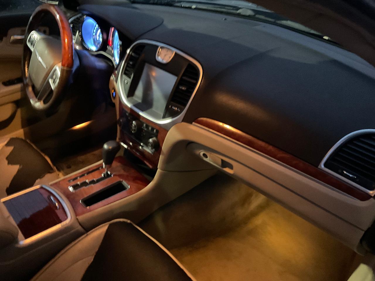 Chrysler 300 4dr Sdn 300C RWD 2011