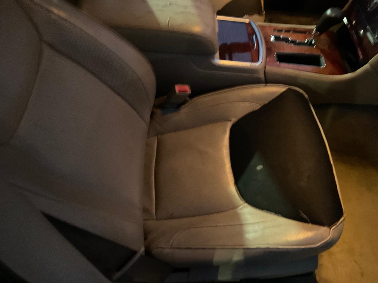 Chrysler 300 4dr Sdn 300C RWD 2011