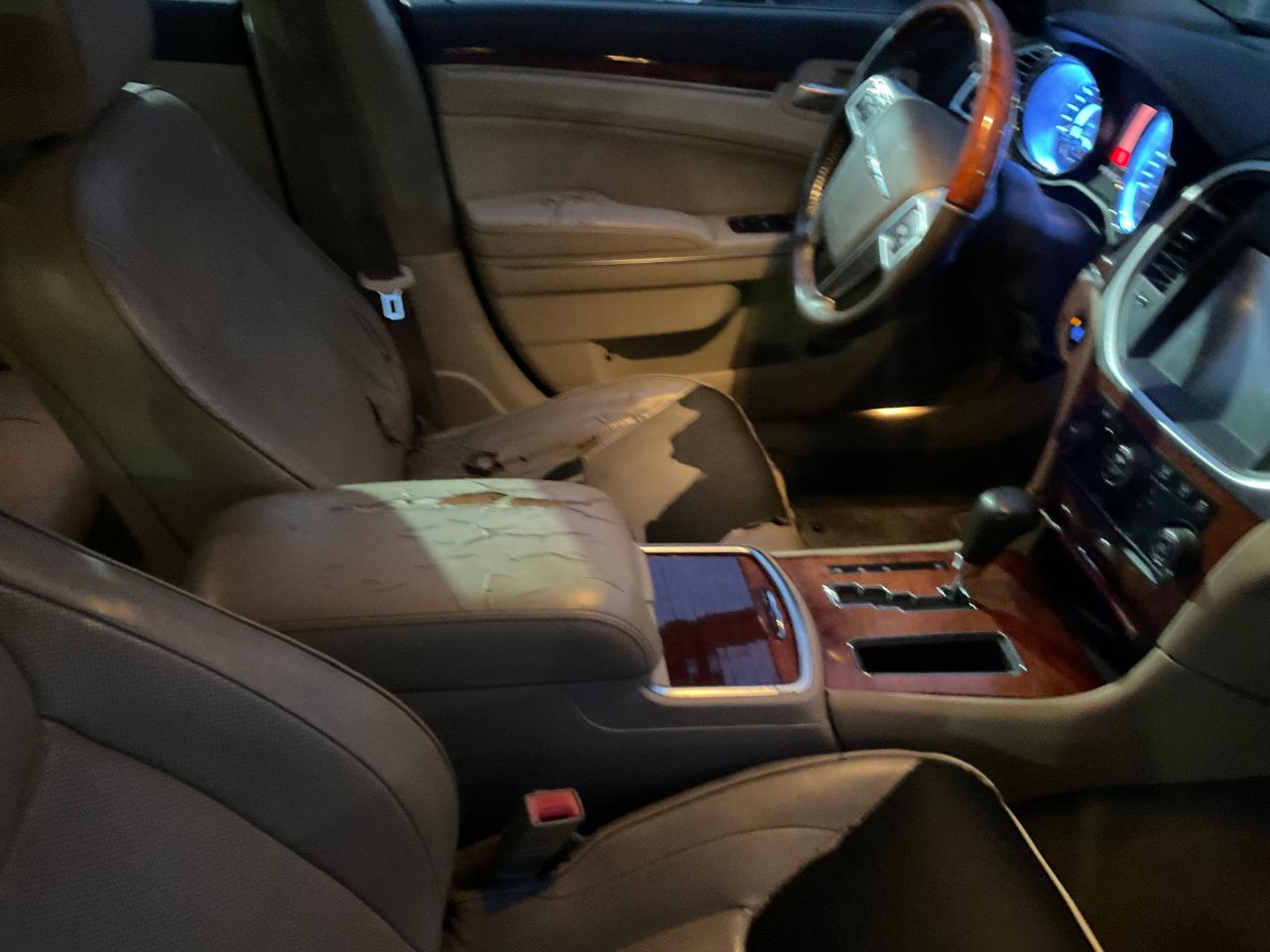 Chrysler 300 4dr Sdn 300C RWD 2011