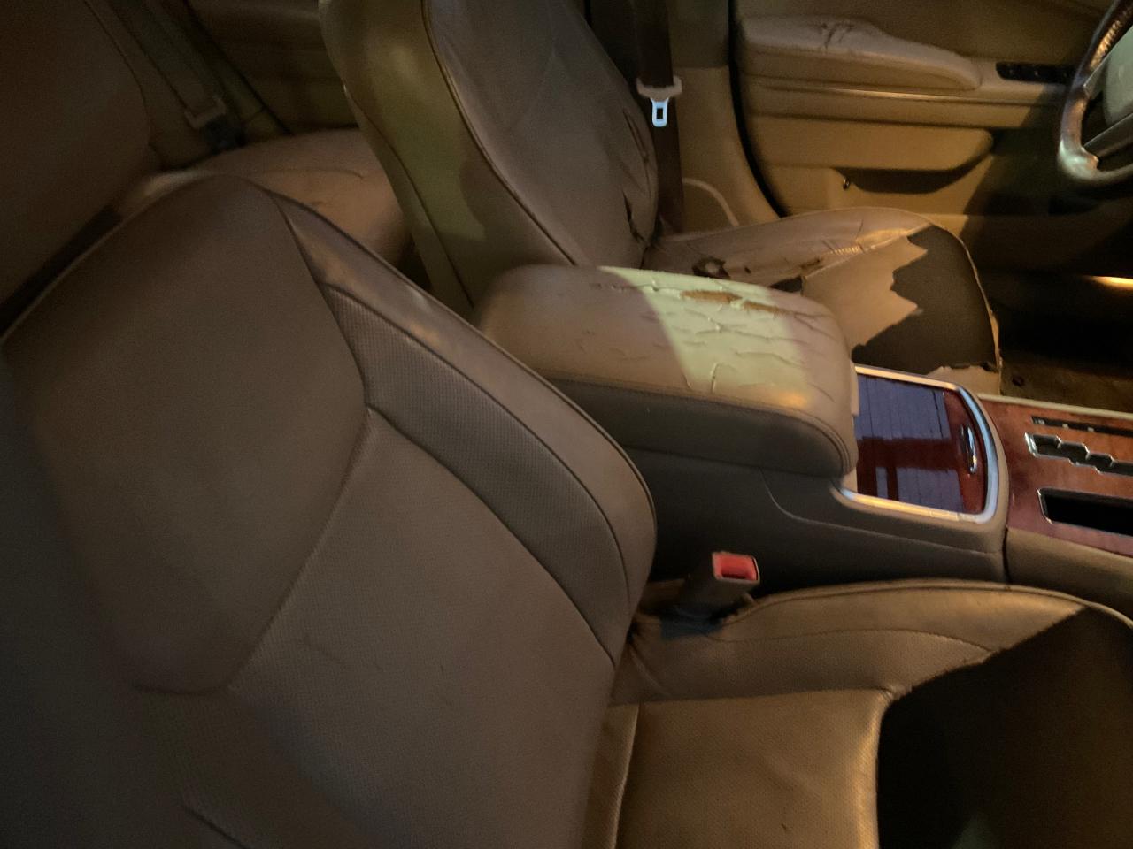 Chrysler 300 4dr Sdn 300C RWD 2011