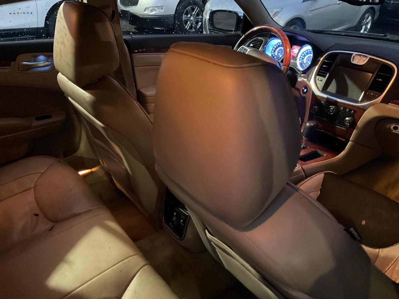 Chrysler 300 4dr Sdn 300C RWD 2011