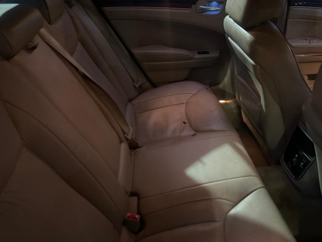 Chrysler 300 4dr Sdn 300C RWD 2011