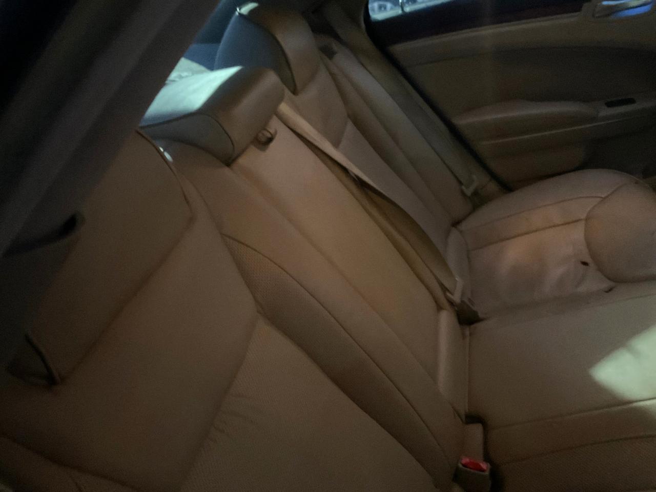 Chrysler 300 4dr Sdn 300C RWD 2011