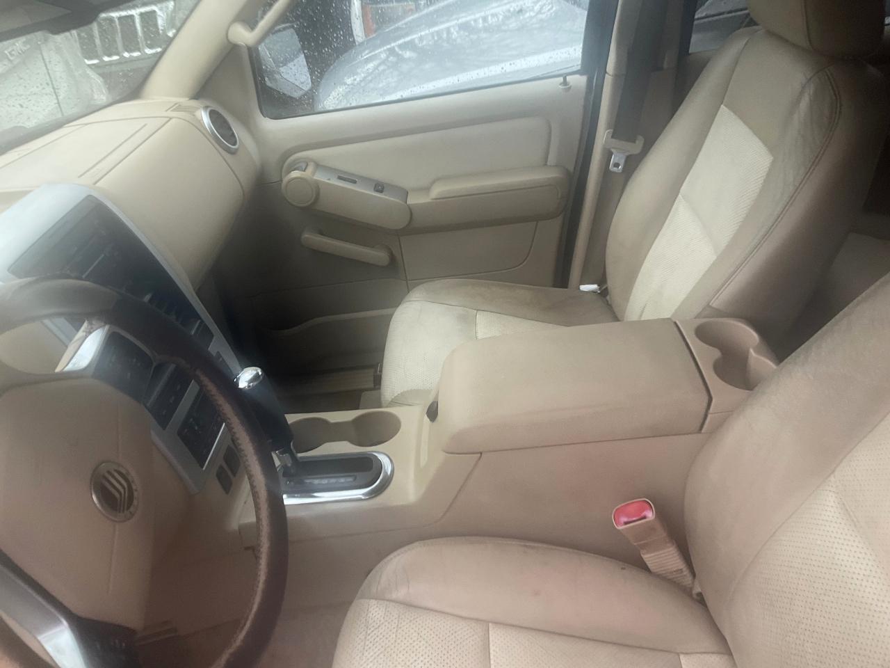 Mercury Mountaineer 4dr Luxury AWD 2006