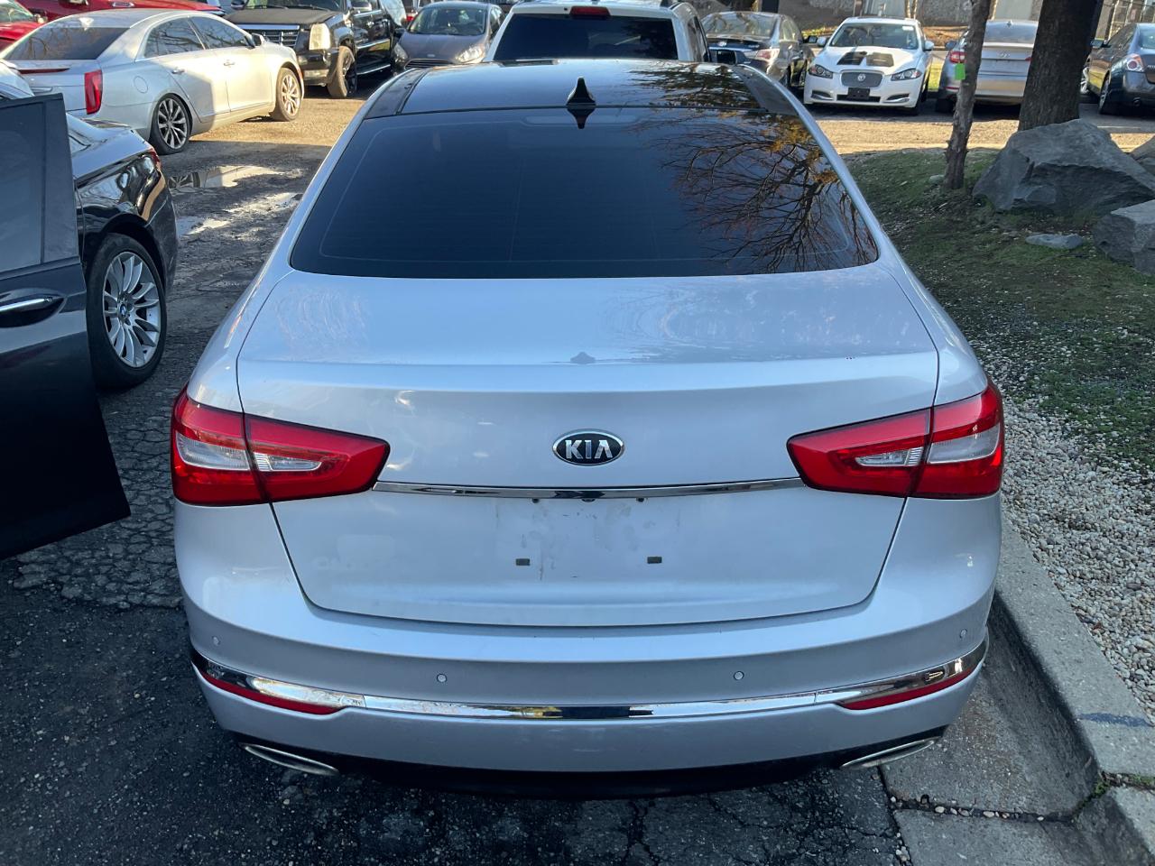 Kia Cadenza 4dr Sdn Premium 2016