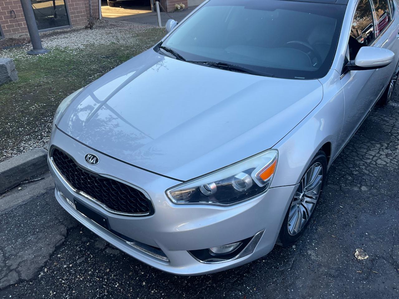 Kia Cadenza 4dr Sdn Premium 2016