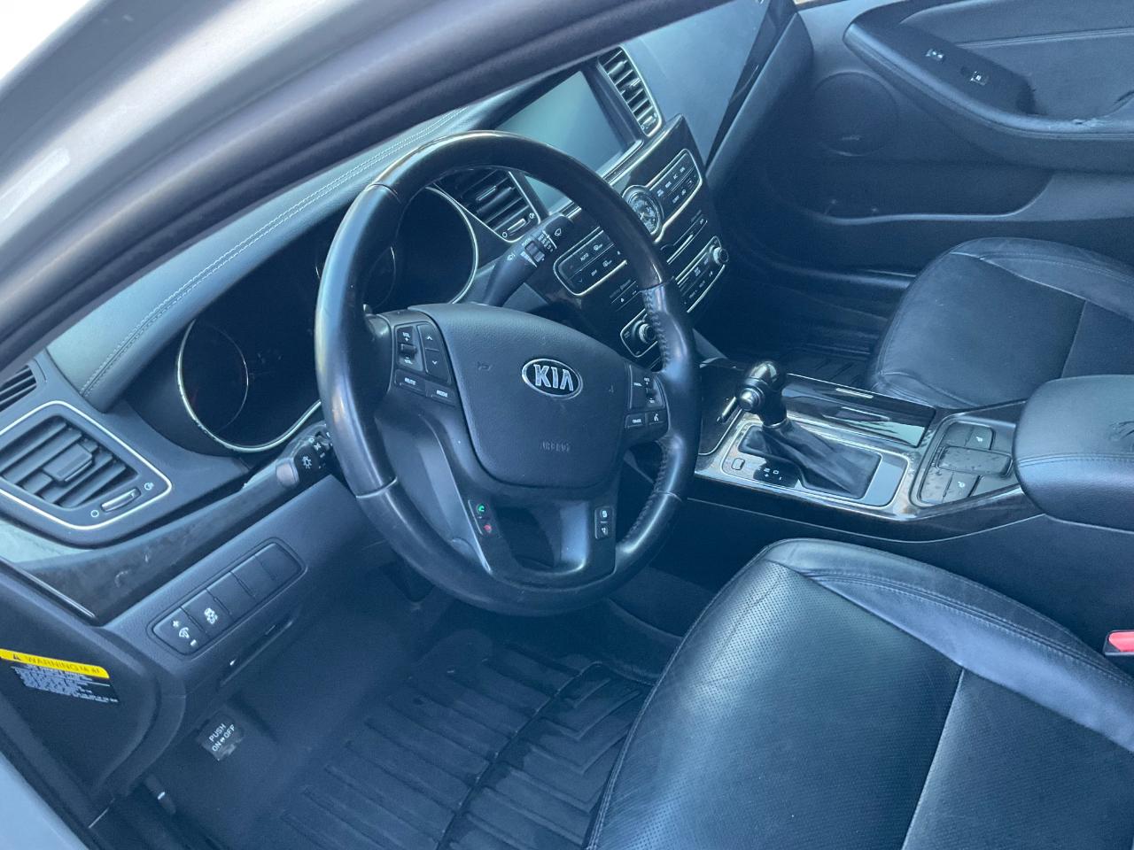 Kia Cadenza 4dr Sdn Premium 2016