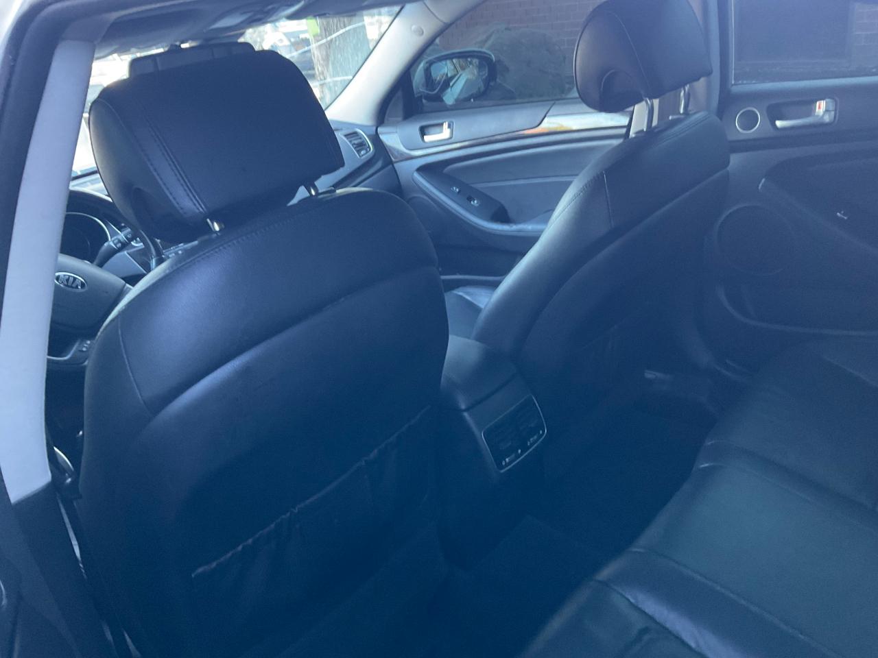 Kia Cadenza 4dr Sdn Premium 2016