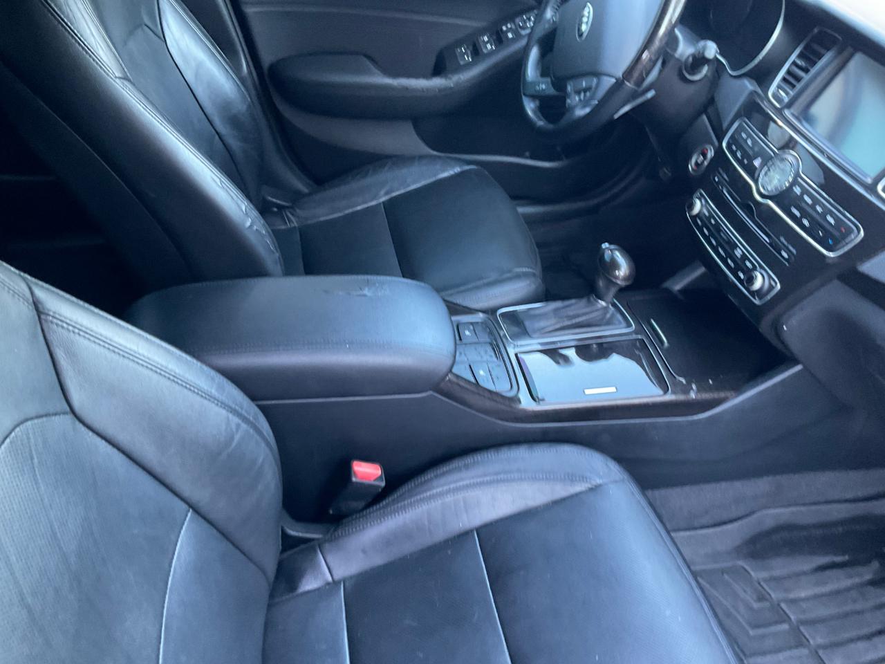 Kia Cadenza 4dr Sdn Premium 2016