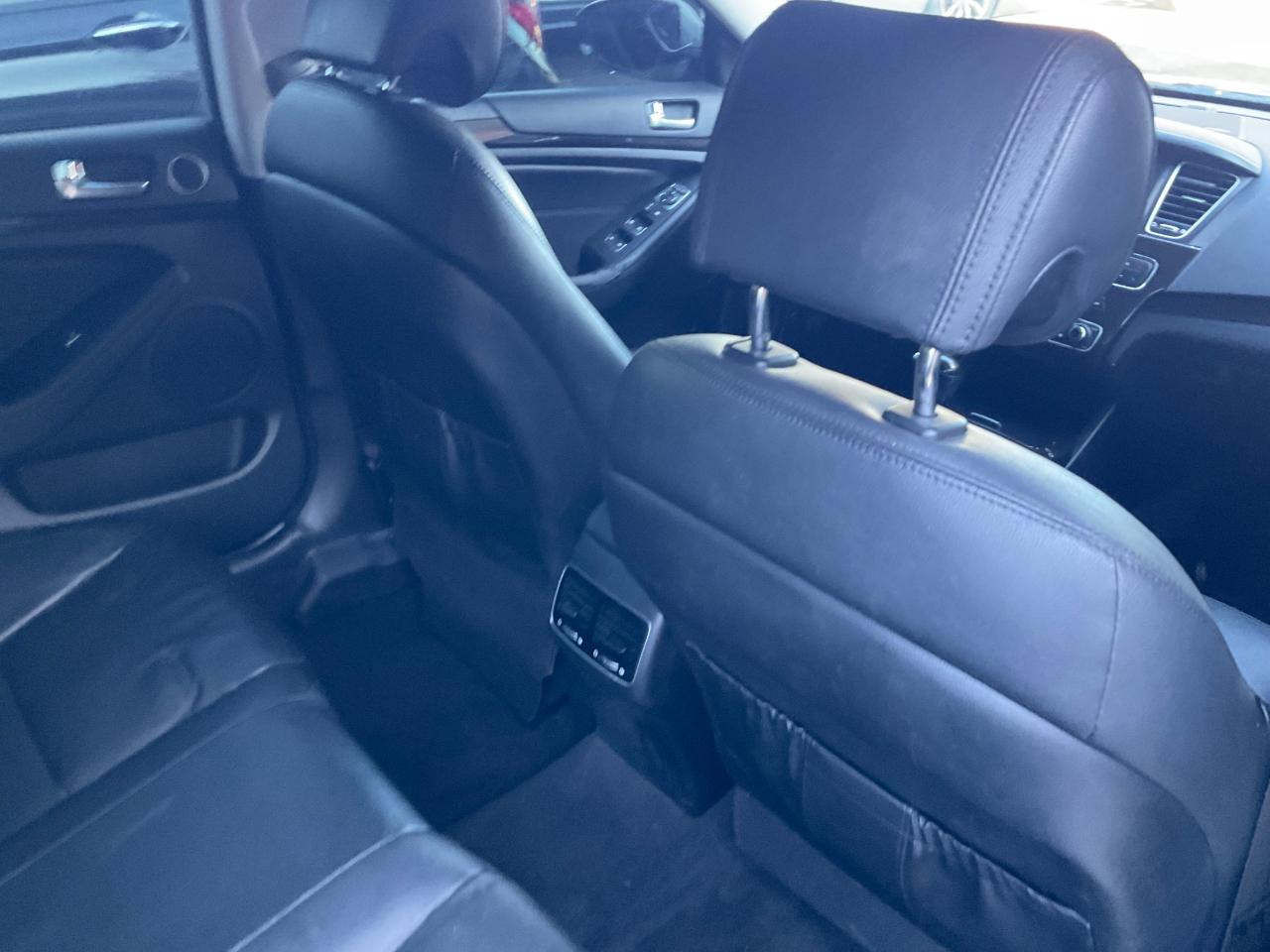 Kia Cadenza 4dr Sdn Premium 2016