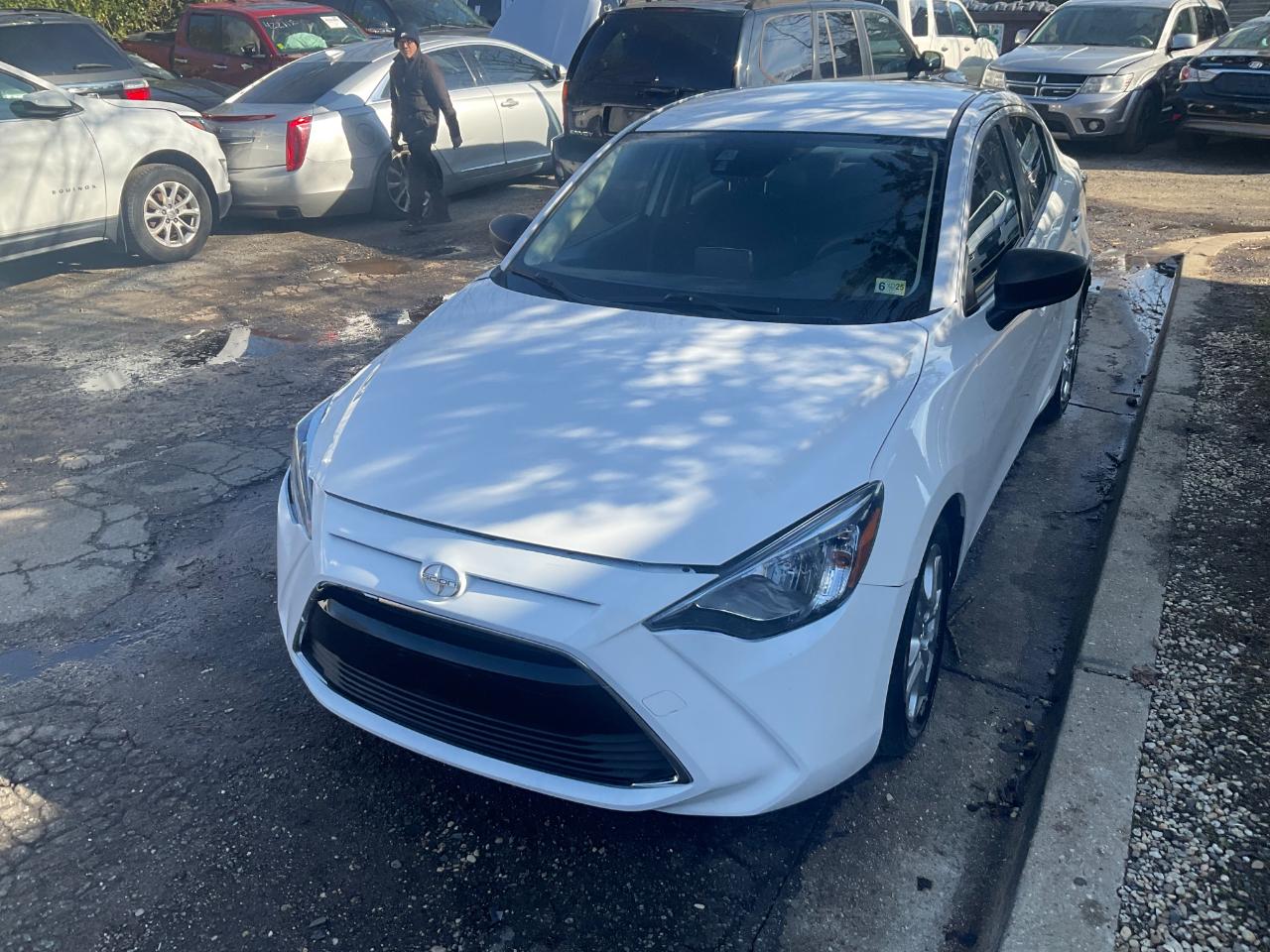 Scion iA 4dr Sdn Man (Natl) 2016