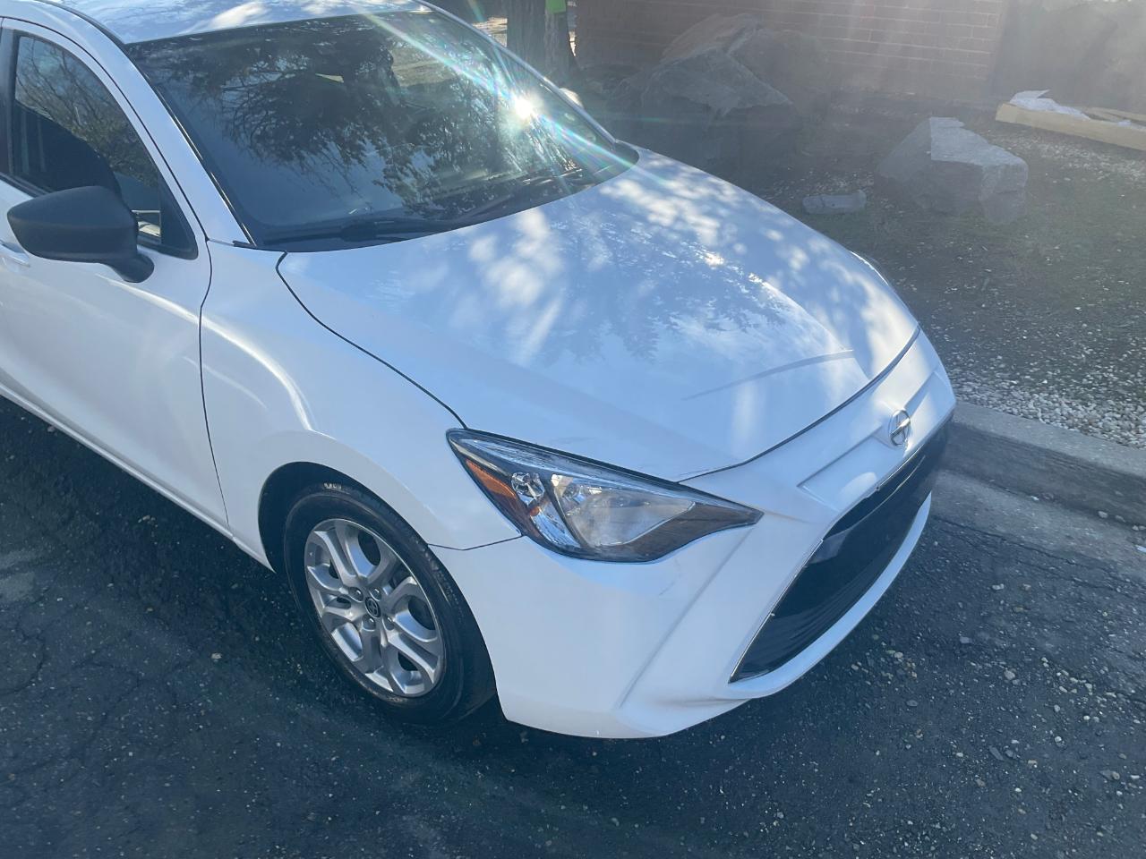 Scion iA 4dr Sdn Man (Natl) 2016