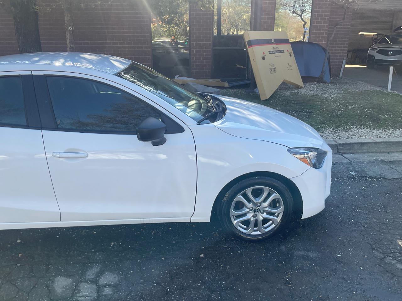 Scion iA 4dr Sdn Man (Natl) 2016