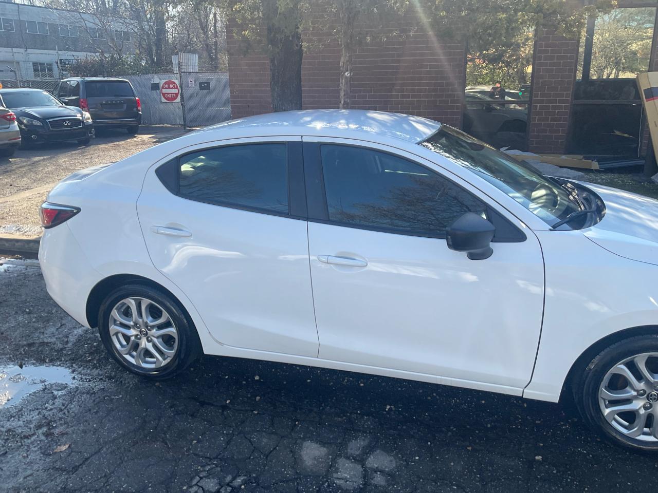 Scion iA 4dr Sdn Man (Natl) 2016