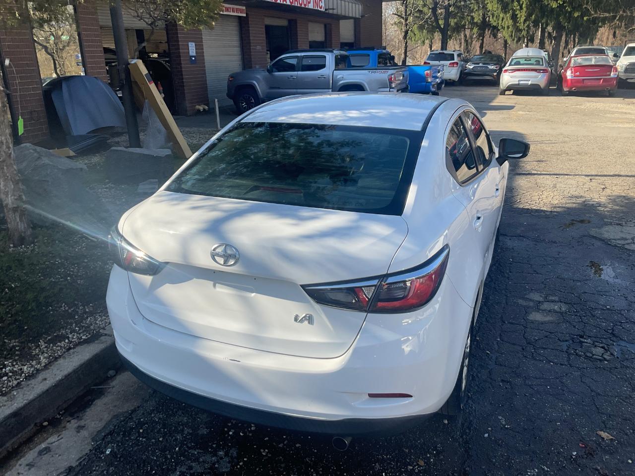 Scion iA 4dr Sdn Man (Natl) 2016