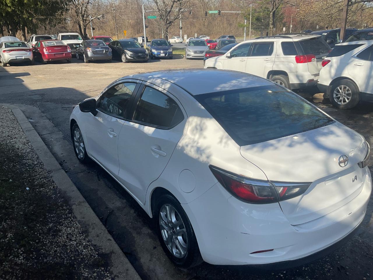 Scion iA 4dr Sdn Man (Natl) 2016