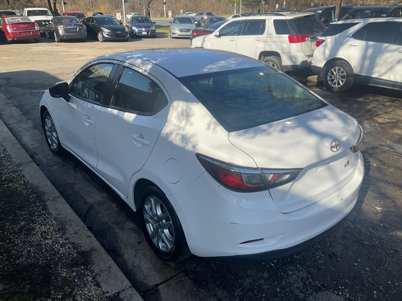 Scion iA 4dr Sdn Man (Natl) 2016