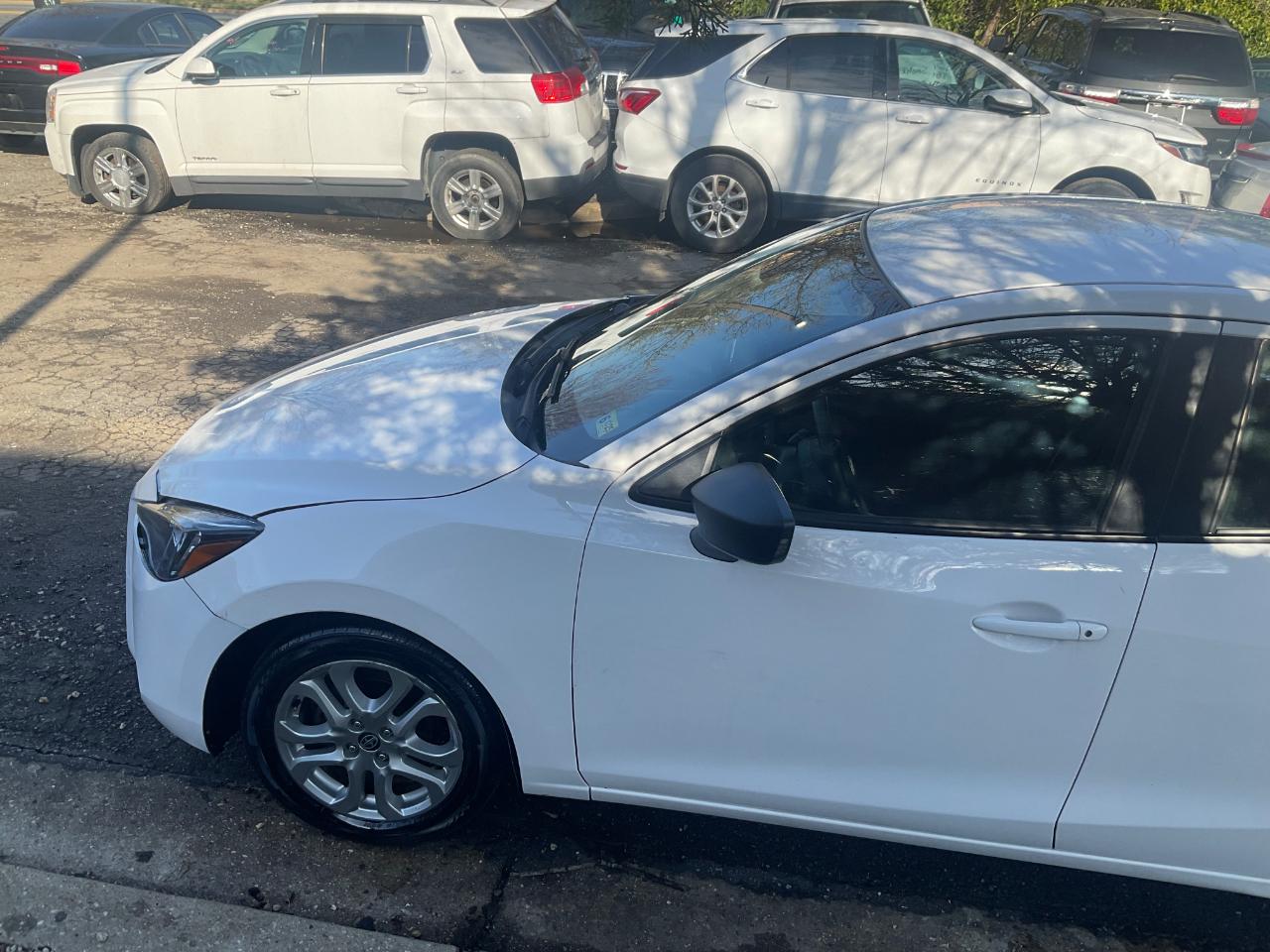 Scion iA 4dr Sdn Man (Natl) 2016