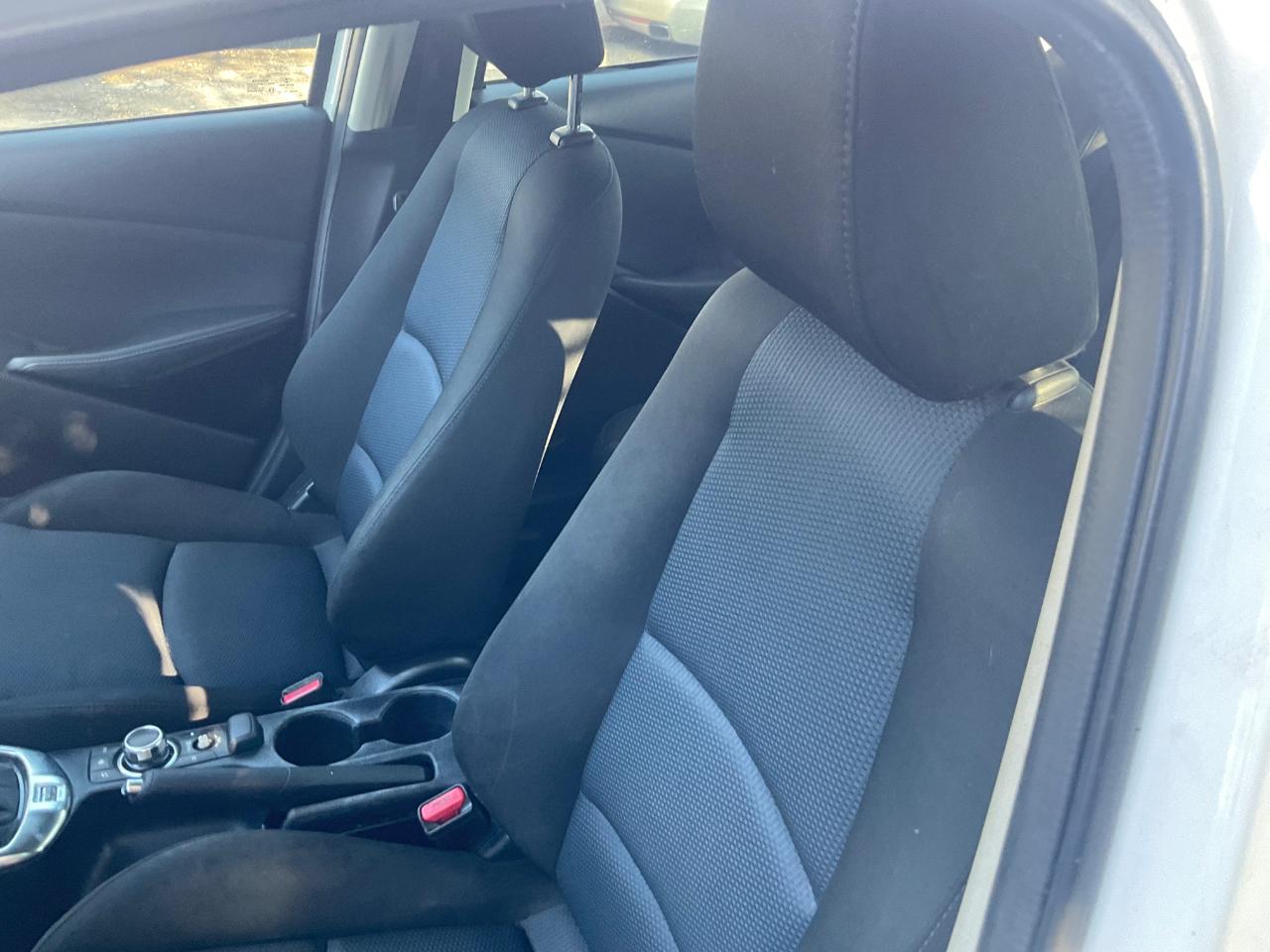 Scion iA 4dr Sdn Man (Natl) 2016