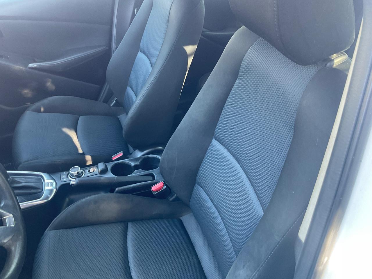 Scion iA 4dr Sdn Man (Natl) 2016