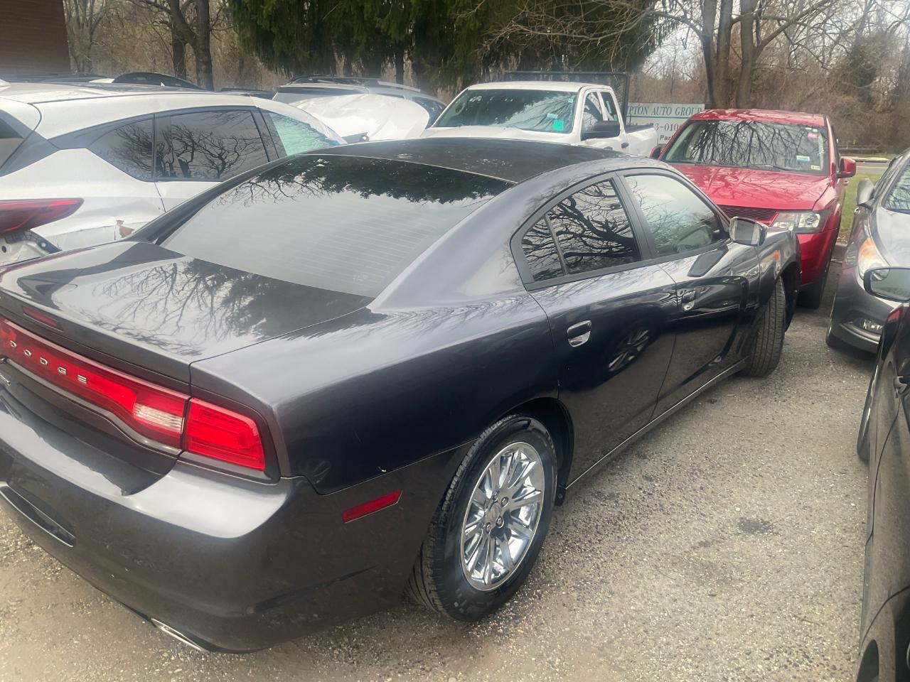 Dodge Charger 4dr Sdn SE RWD 2013