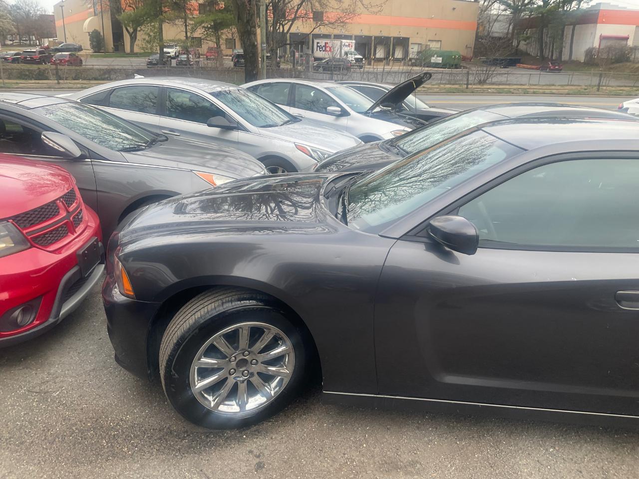 Dodge Charger 4dr Sdn SE RWD 2013