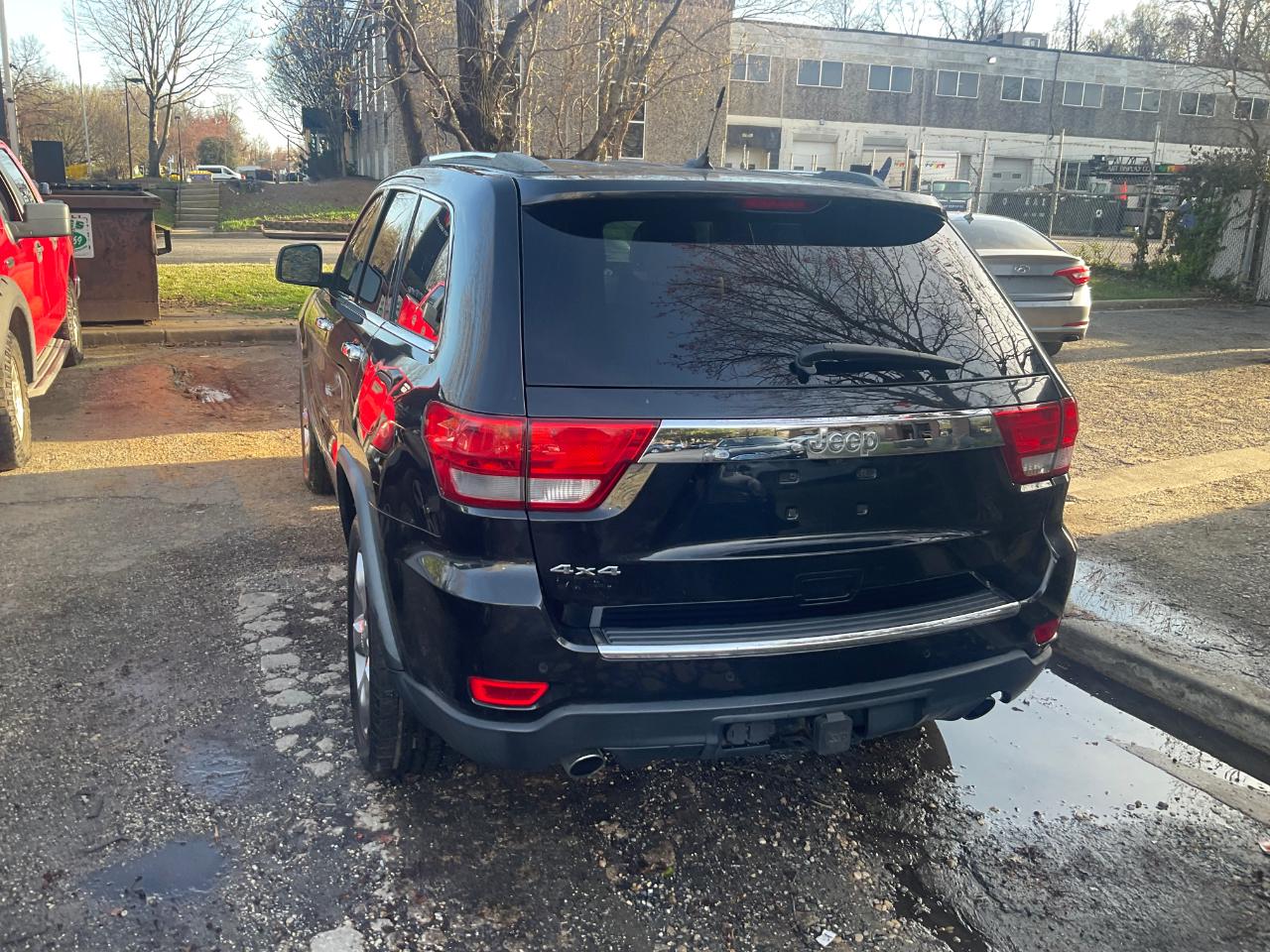 Jeep Grand Cherokee 4WD 4dr Overland 2011