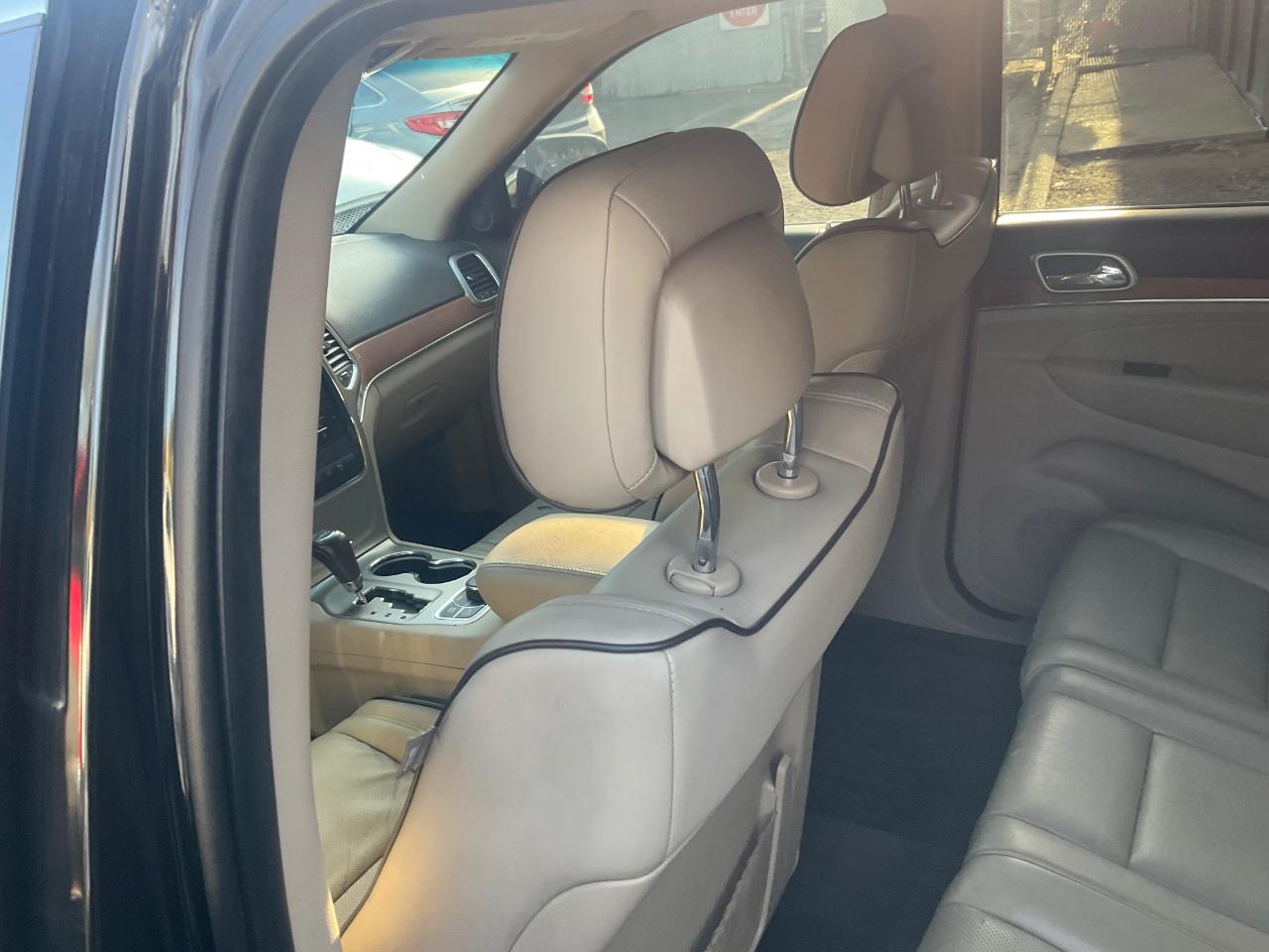 Jeep Grand Cherokee 4WD 4dr Overland 2011