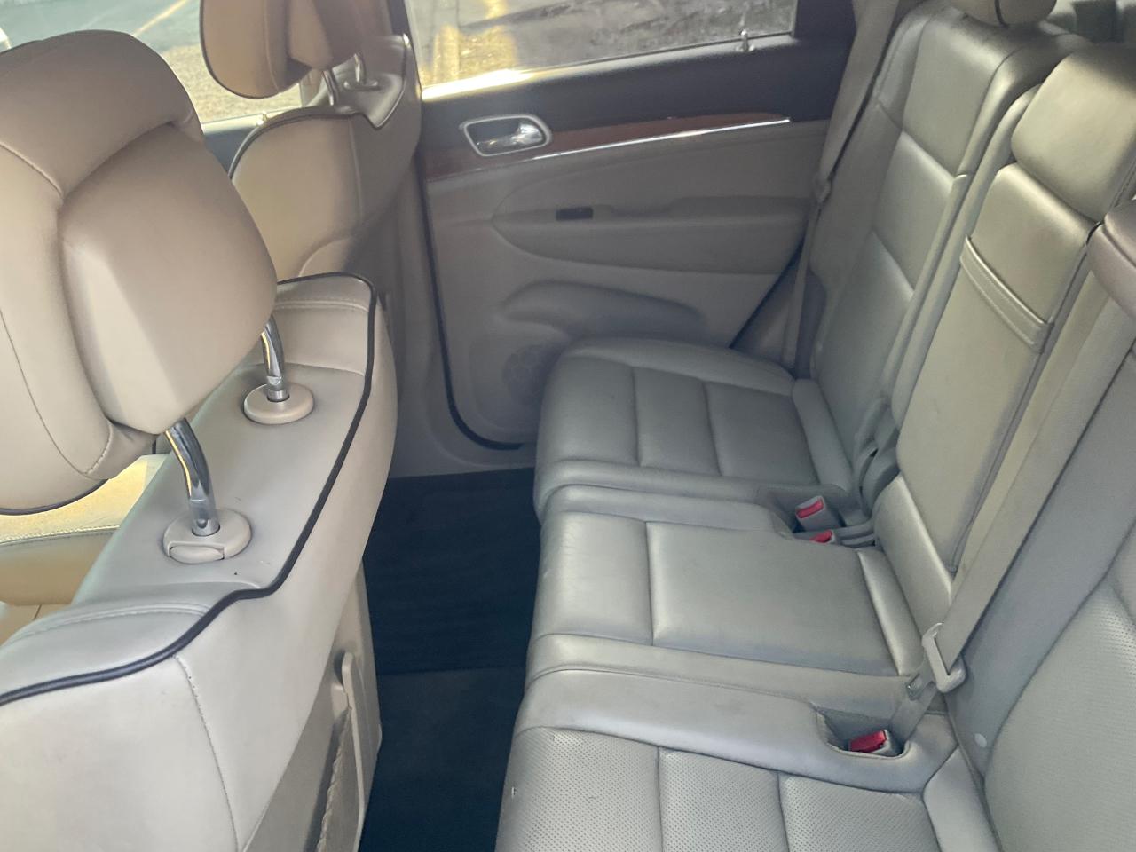 Jeep Grand Cherokee 4WD 4dr Overland 2011