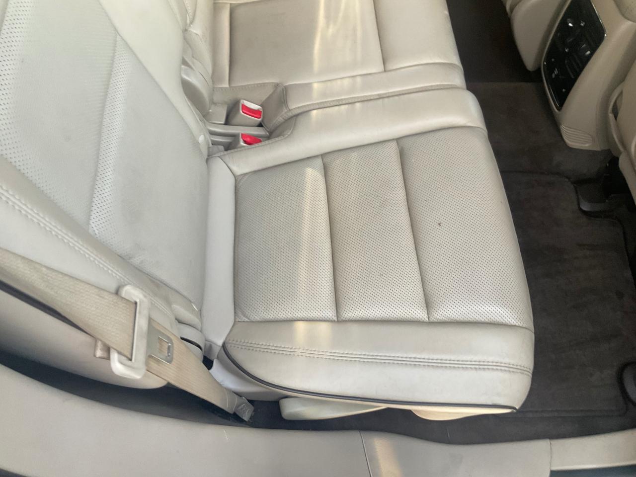 Jeep Grand Cherokee 4WD 4dr Overland 2011