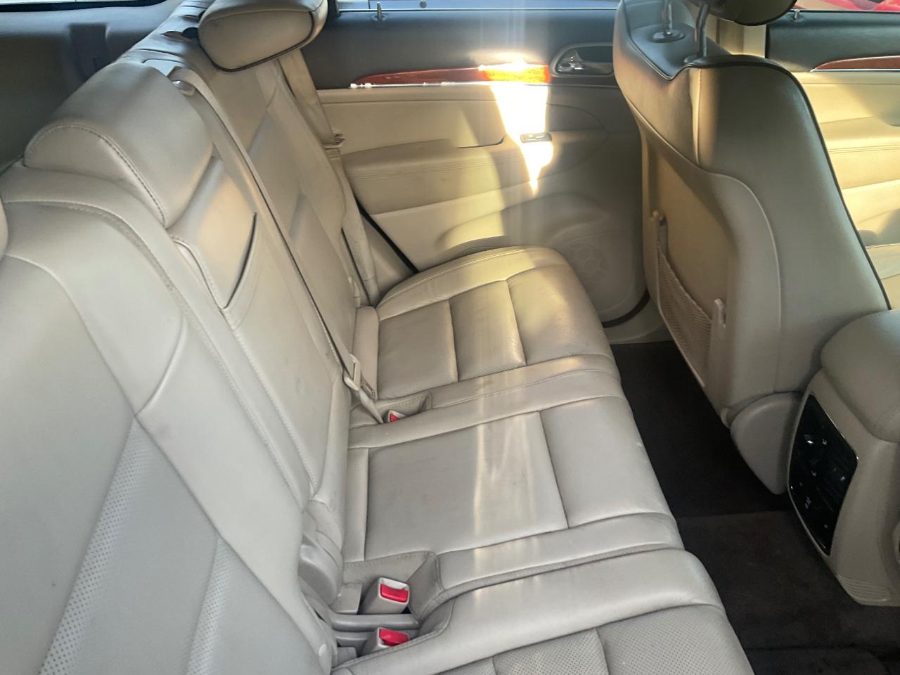 Jeep Grand Cherokee 4WD 4dr Overland 2011