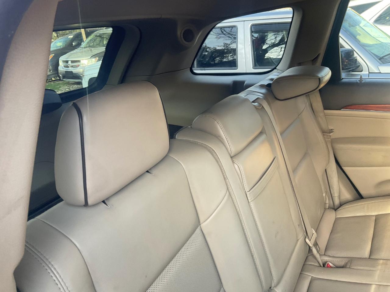 Jeep Grand Cherokee 4WD 4dr Overland 2011