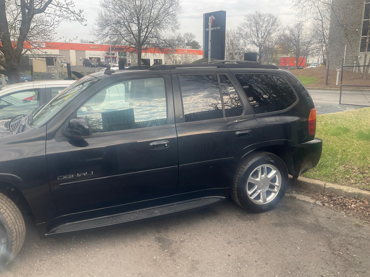 GMC Envoy 4dr 4WD Denali 2006