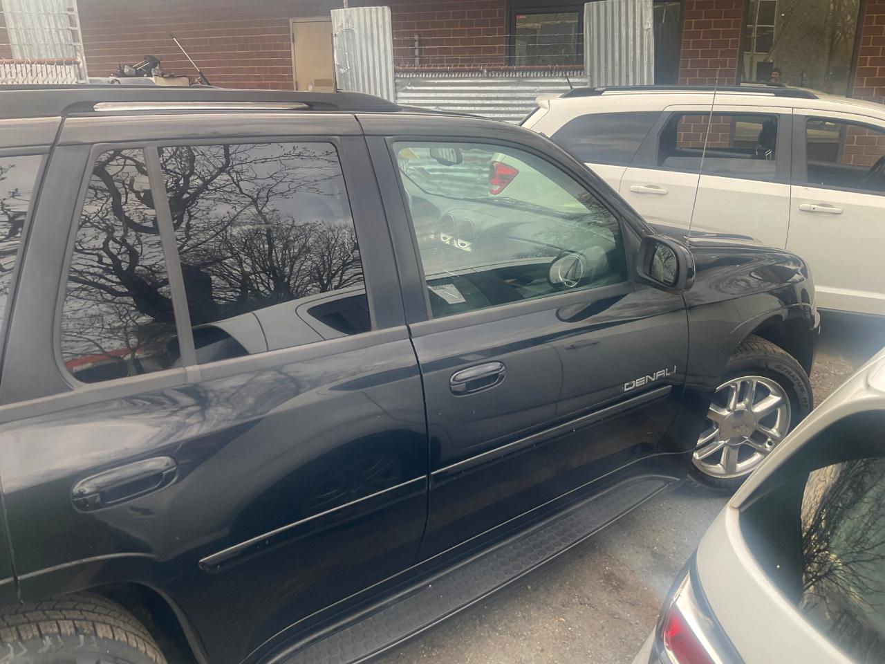 GMC Envoy 4dr 4WD Denali 2006