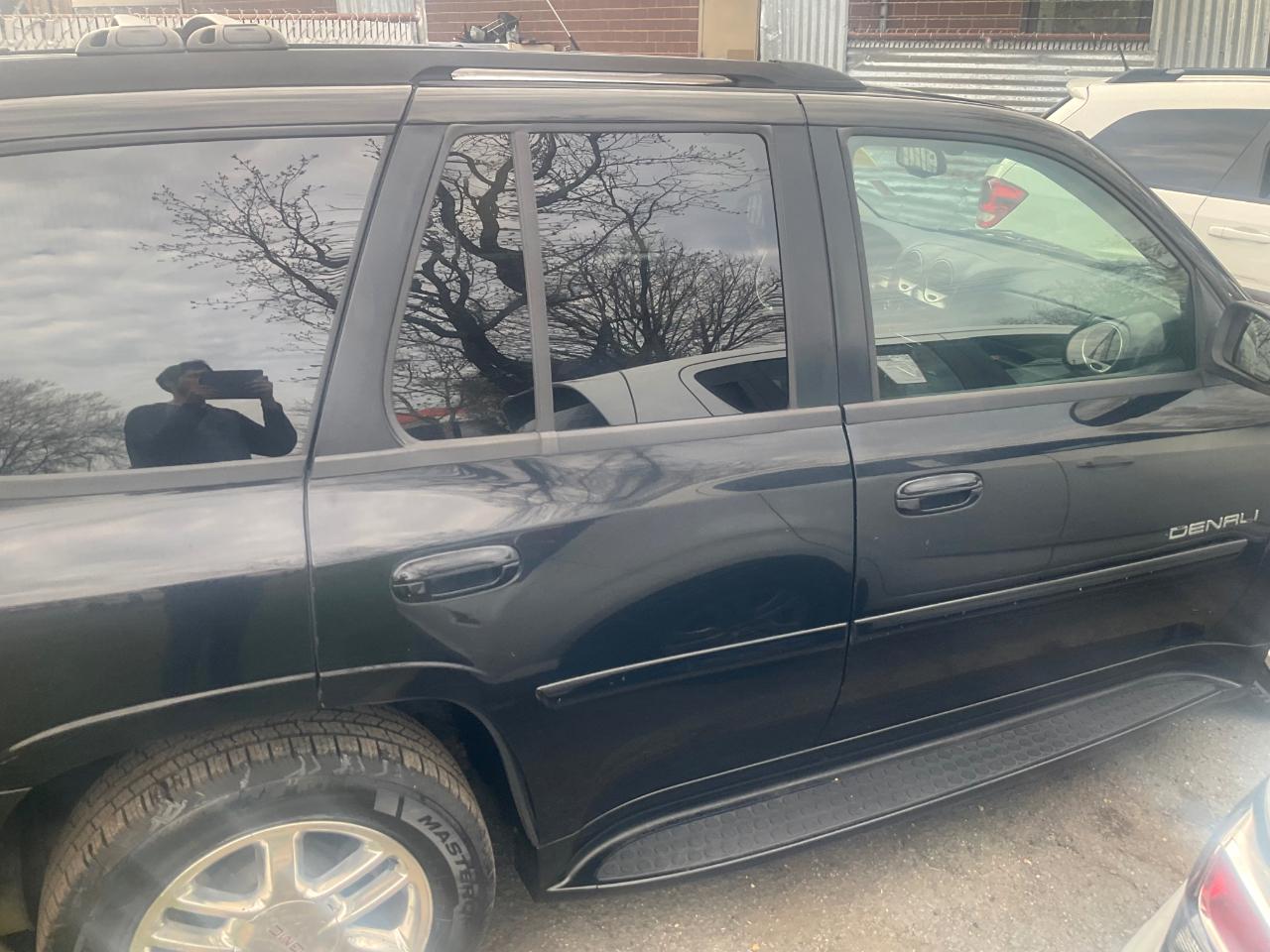 GMC Envoy 4dr 4WD Denali 2006