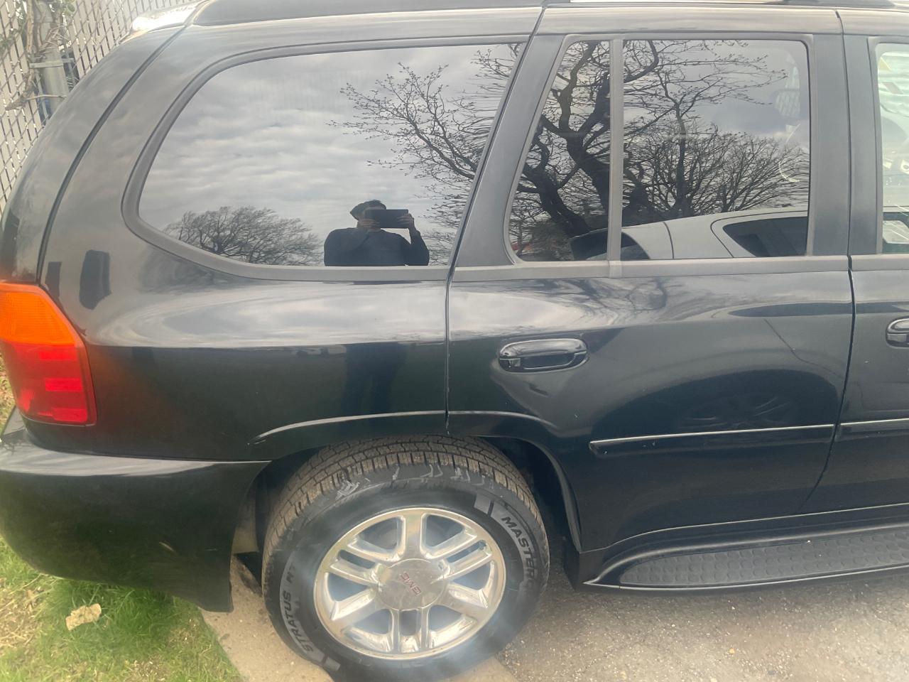 GMC Envoy 4dr 4WD Denali 2006