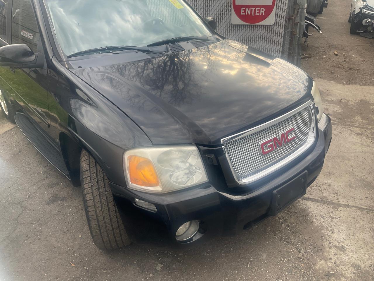 GMC Envoy 4dr 4WD Denali 2006