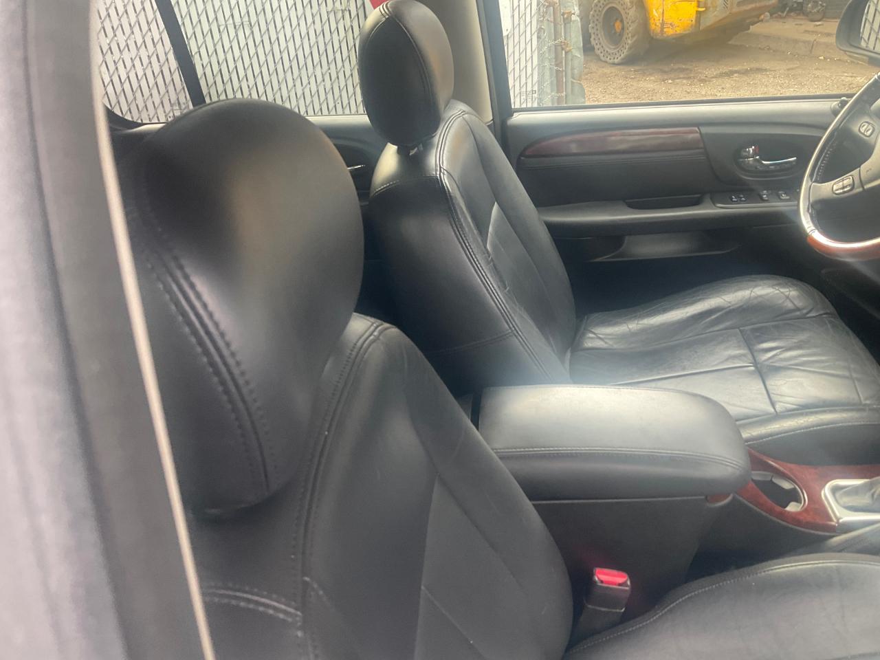 GMC Envoy 4dr 4WD Denali 2006