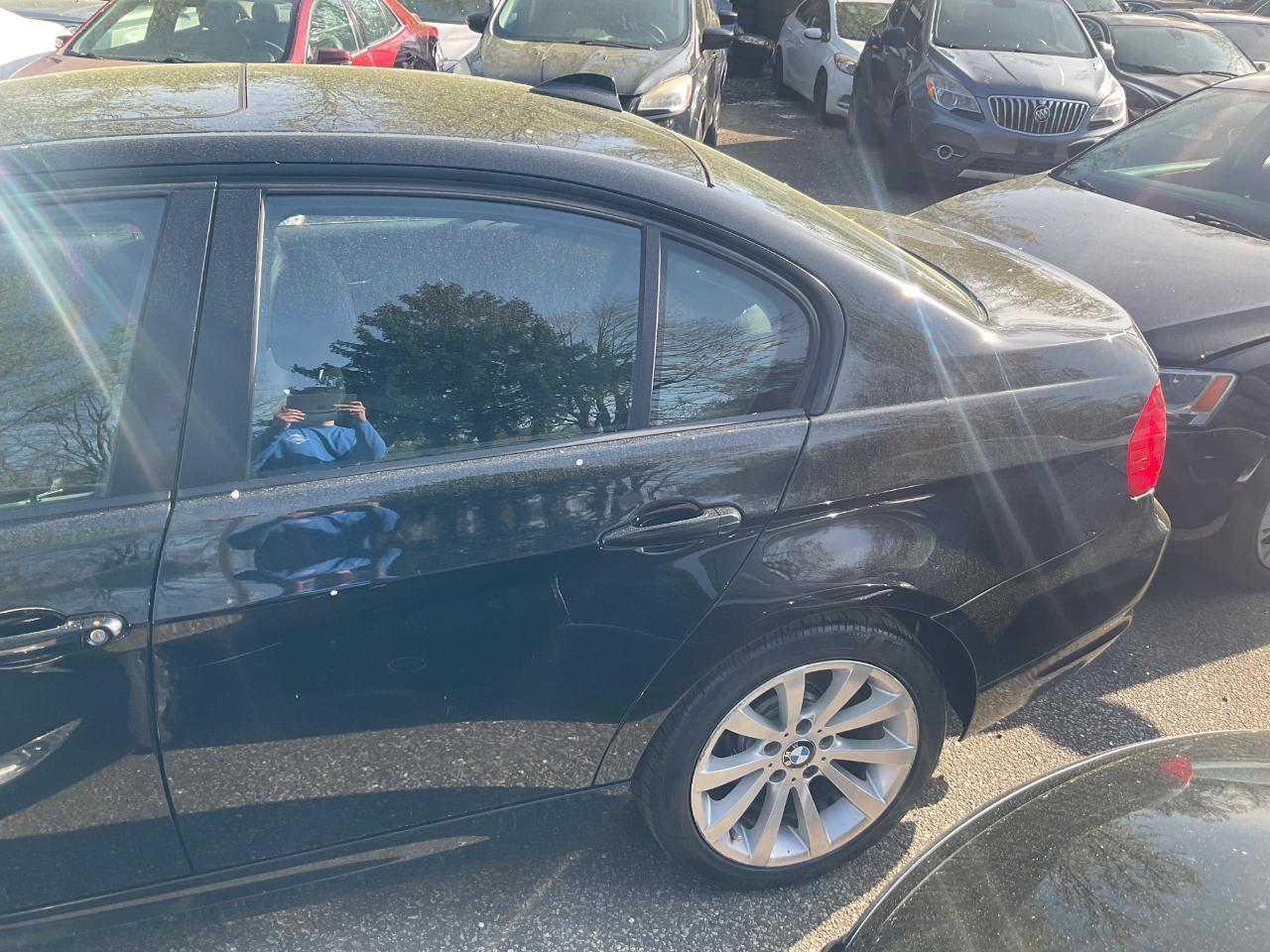 BMW 3 Series 4dr Sdn 328i xDrive AWD 2011